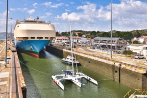 Canal de Panamá evalúa nuevas restricciones al tránsito de buques por sequía asociada a El Niño