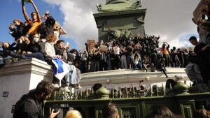 FRANCIA EN LAS CALLES: LOS CABROS SE REBELAN Y LOS TRABAJADORES DESPIERTAN