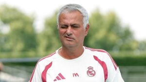 Mourinho ironiza sobre el caso del Manchester City: “Necesitaremos suerte para seguir vivos cuando llegue el veredicto”