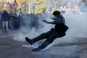 Francia vive una nueva jornada de protestas estudiantiles por la crisis educativa